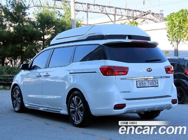 Kia Carnival 9-Seater Luxury 2019 — фото 2