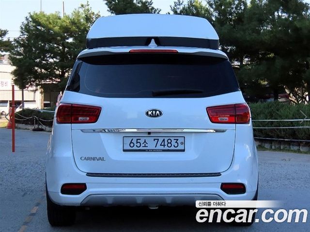 Kia Carnival 9-Seater Luxury 2019 — фото 4