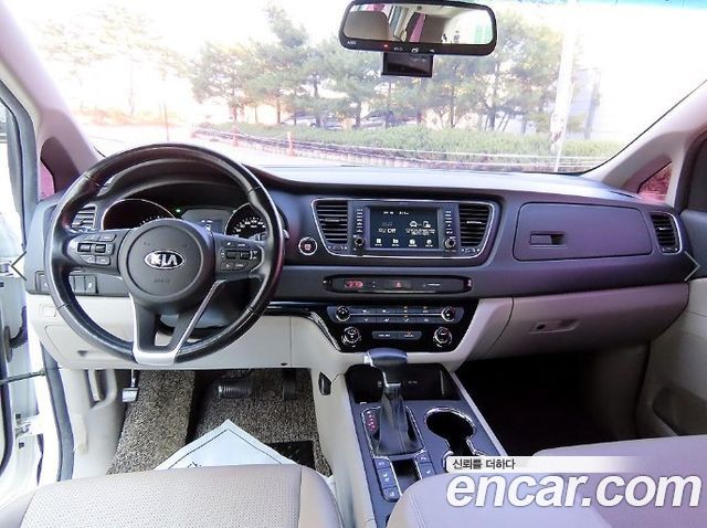 Kia Carnival 9-Seater Luxury 2019 — фото 8