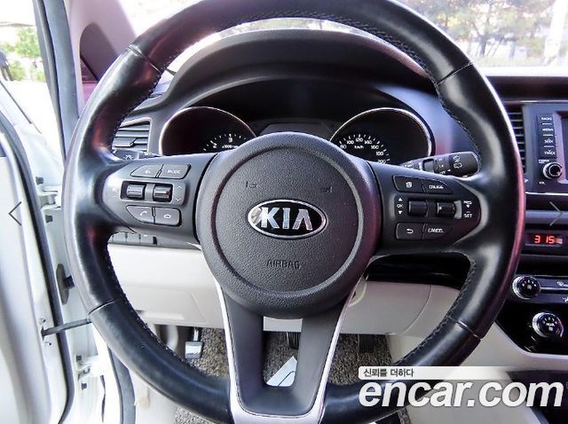 Kia Carnival 9-Seater Luxury 2019 — фото 9
