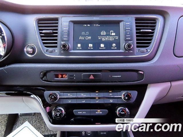 Kia Carnival 9-Seater Luxury 2019 — фото 17