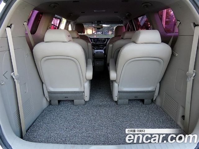 Kia Carnival 9-Seater Luxury 2019 — фото 21
