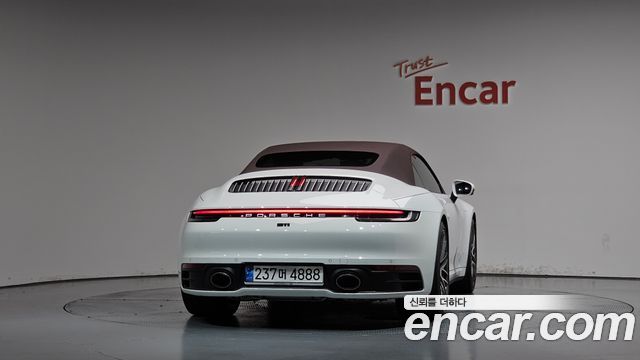 Porsche 911 (992) Carrera 4 Cabriolet 2024 — фото 40