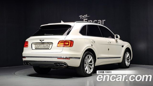 Bentley Bentayga 4.0 V8 2019 — фото 2