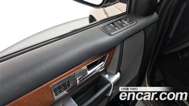 Land Rover Discovery 4 3.0 SDV6 HSE 2015 — фото 30