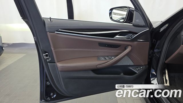 BMW 5 Series (G30) 530e M Sport 2022 — фото 24