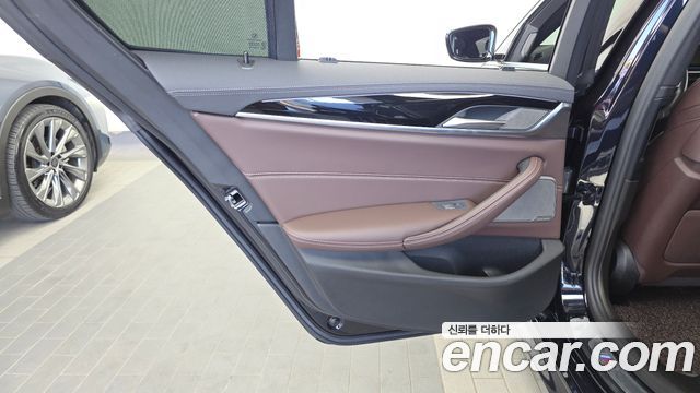 BMW 5 Series (G30) 530e M Sport 2022 — фото 25