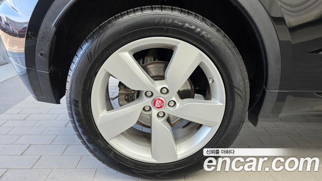 Jaguar E-PACE R250 R-Dynamic SE 2018 — фото 5