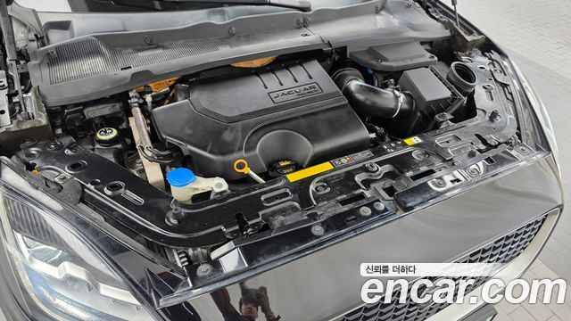 Jaguar E-PACE R250 R-Dynamic SE 2018 — фото 6