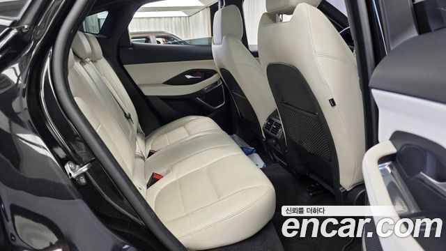 Jaguar E-PACE R250 R-Dynamic SE 2018 — фото 11
