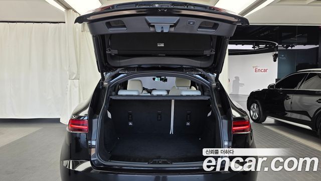 Jaguar E-PACE R250 R-Dynamic SE 2018 — фото 20