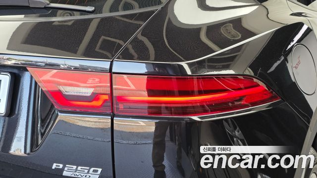 Jaguar E-PACE R250 R-Dynamic SE 2018 — фото 23