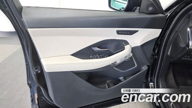 Jaguar E-PACE R250 R-Dynamic SE 2018 — фото 24