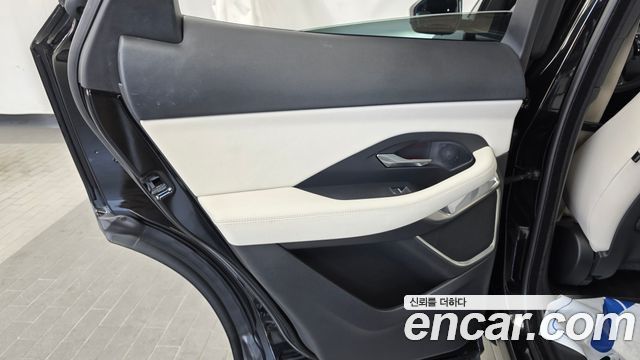 Jaguar E-PACE R250 R-Dynamic SE 2018 — фото 25
