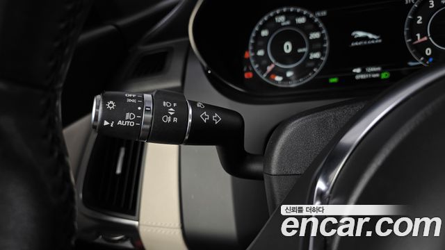 Jaguar E-PACE R250 R-Dynamic SE 2018 — фото 29