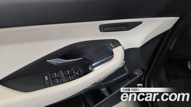 Jaguar E-PACE R250 R-Dynamic SE 2018 — фото 30