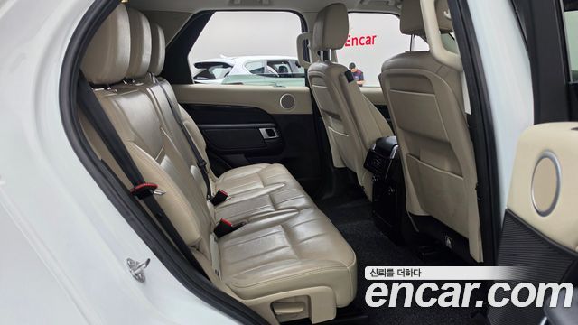 Land Rover Discovery 5 2.0 SD4 SE 2018 — фото 11