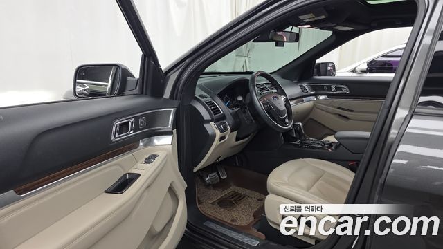 Ford Explorer 3.5 Limited 4WD 5th 2019 — фото 10