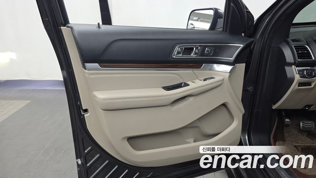 Ford Explorer 3.5 Limited 4WD 5th 2019 — фото 24