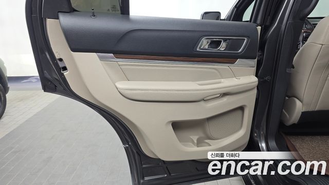 Ford Explorer 3.5 Limited 4WD 5th 2019 — фото 25