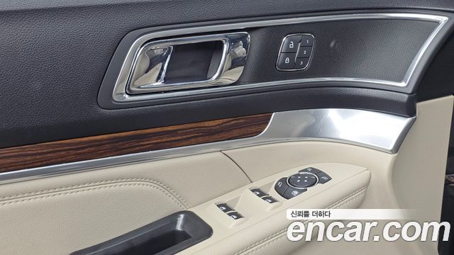Ford Explorer 3.5 Limited 4WD 5th 2019 — фото 30