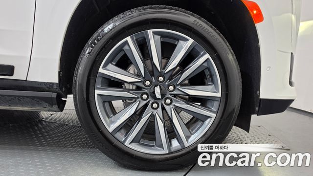 Cadillac Escalade (V) 6.2 ESV ESV Sports Platinum 2022 — фото 21