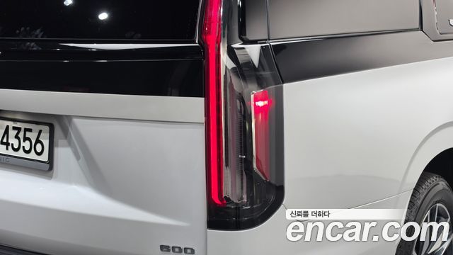 Cadillac Escalade (V) 6.2 ESV ESV Sports Platinum 2022 — фото 23