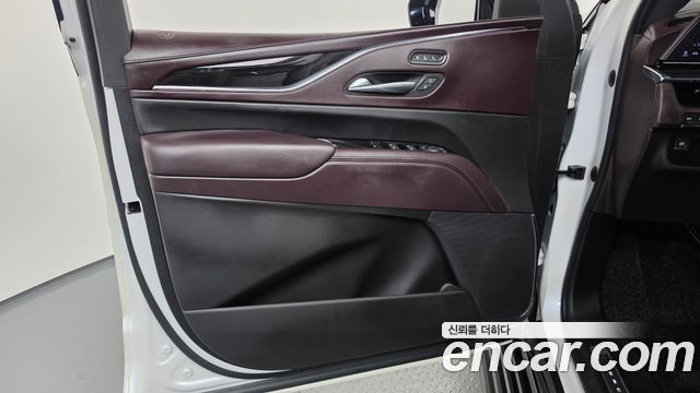 Cadillac Escalade (V) 6.2 ESV ESV Sports Platinum 2022 — фото 24