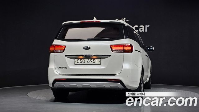 Kia Carnival 9-seater Prestige 2015 — фото 4