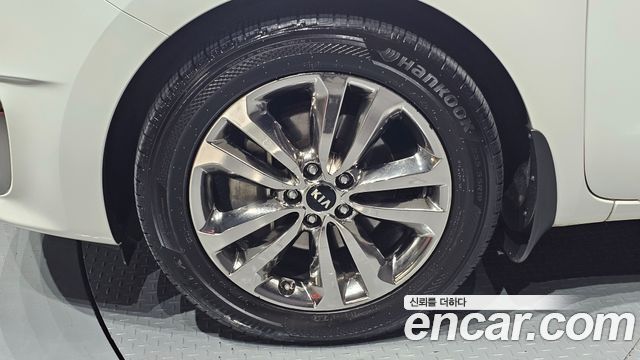 Kia Carnival 9-seater Prestige 2015 — фото 5