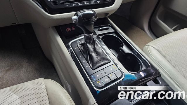 Kia Carnival 9-seater Prestige 2015 — фото 9