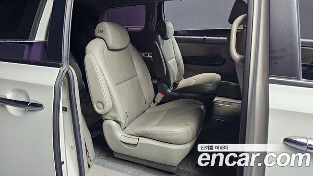 Kia Carnival 9-seater Prestige 2015 — фото 11