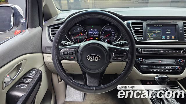 Kia Carnival 9-seater Prestige 2015 — фото 13