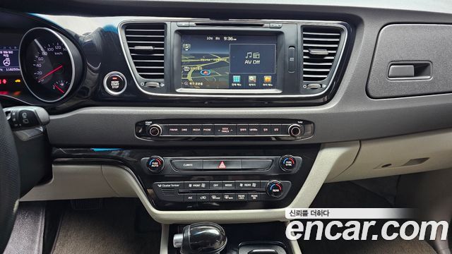 Kia Carnival 9-seater Prestige 2015 — фото 14