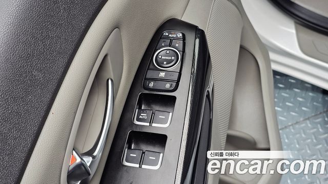 Kia Carnival 9-seater Prestige 2015 — фото 16