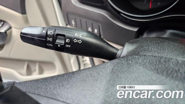 Kia Carnival 9-seater Prestige 2015 — фото 17