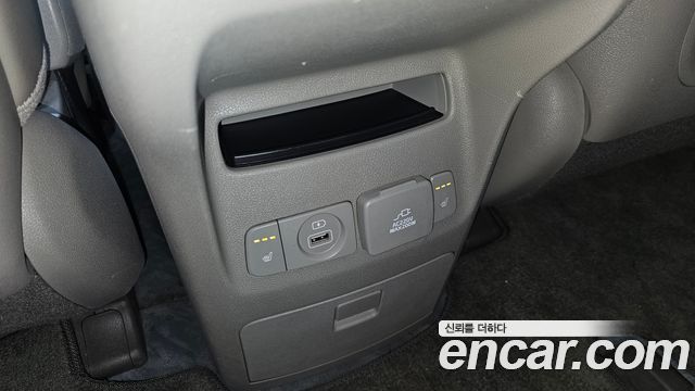 Kia Carnival 9-seater Prestige 2015 — фото 18