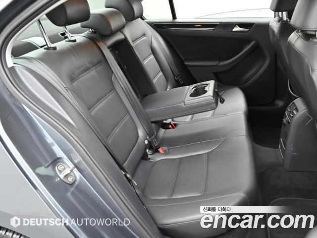 Volkswagen Jetta 2.0 TDI BlueMotion Premium 6th 2015 — фото 16