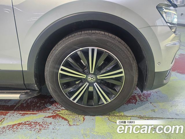 Volkswagen Tiguan (II) 2.0 TDI Prestige 2018 — фото 5