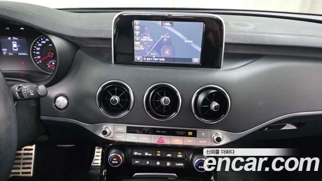 Kia Stinger 2.0 Turbo 2WD Prime 2018 — фото 13