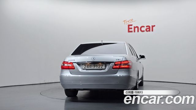 Mercedes-Benz E-Class (W212) E220 CDI Avantgarde 2011 — фото 4