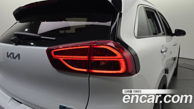 Kia Niro EV Prestige 2022 — фото 23