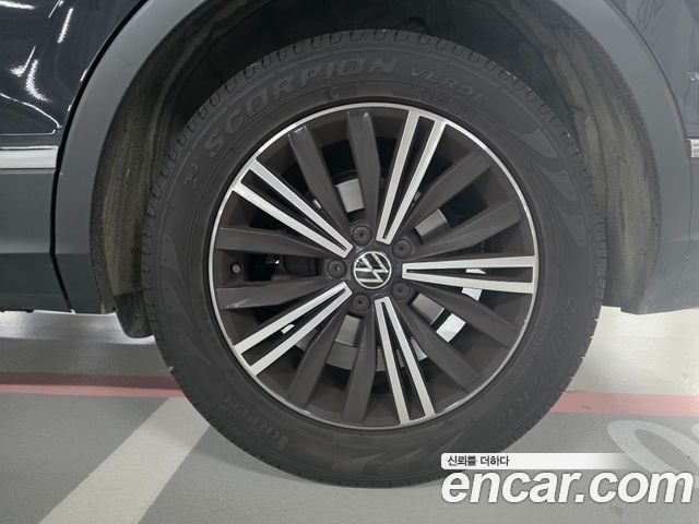 Volkswagen Tiguan (II) 2.0 TDI Premium 2022 — фото 24