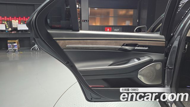 Genesis G90 5.0 AWD Limousine Prestige 2019 — фото 25