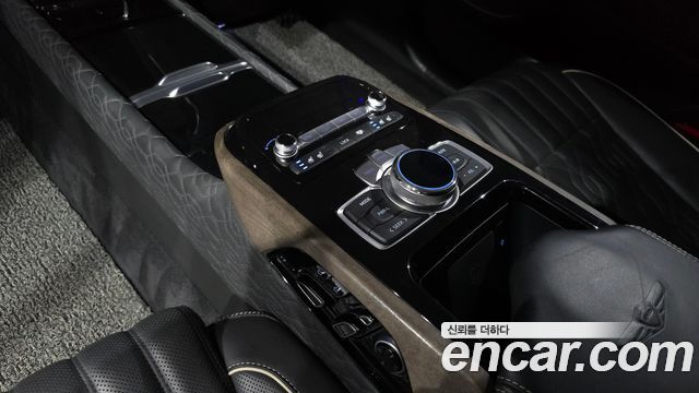 Genesis G90 5.0 AWD Limousine Prestige 2019 — фото 37