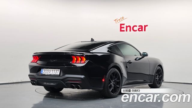 Ford Mustang (VII) 2.3 EcoBoost Premium Coupe 2024 — фото 2