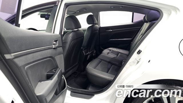 Hyundai Avante (AD) 1.6 GDI Value Plus 2017 — фото 11