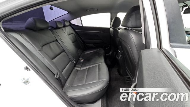 Hyundai Avante (AD) 1.6 GDI Value Plus 2017 — фото 12