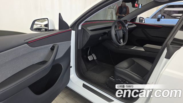 Tesla Model Y RWD 2025 — фото 10