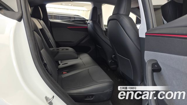 Tesla Model Y RWD 2025 — фото 12